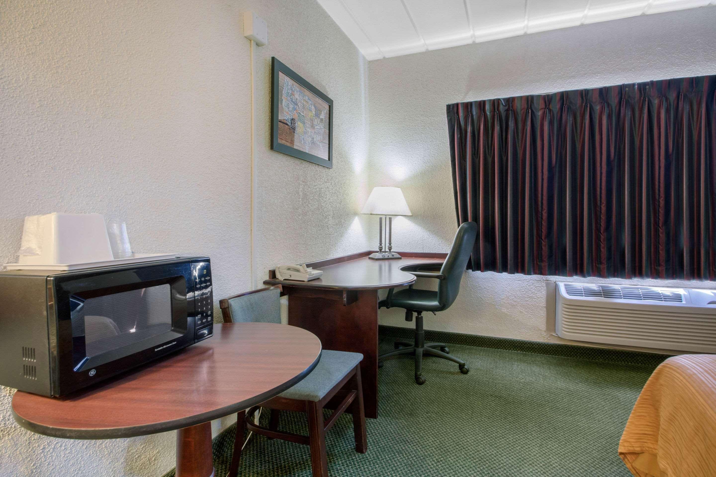 Econo Lodge Wisconsin Rapids Exterior foto